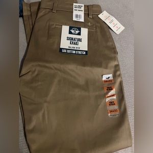 NWT Dockers Signature Khaki Paints - Straight Fit 34x32 - - Slim Fit -